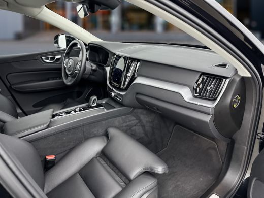 Volvo  XC60 T6 Recharge AWD Inscription Expression | 18' | Google | Panoramadak | Trekhaak | Stoel/stuurverwa... ActivLease financial lease