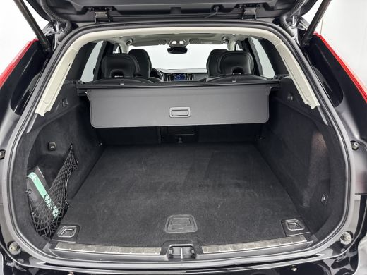 Volvo  XC60 T6 Recharge AWD Inscription Expression | 18' | Google | Panoramadak | Trekhaak | Stoel/stuurverwa... ActivLease financial lease