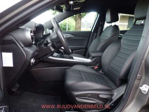 Alfa Romeo Tonale 1.5T Hybrid Sprint ADAP.CRUISE/SPORTLEER/CARPLAY/TREKHAAK ActivLease financial lease