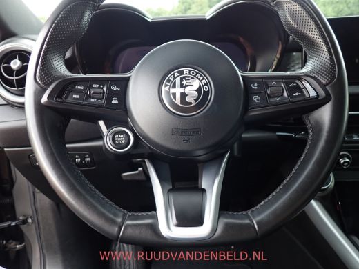 Alfa Romeo Tonale 1.5T Hybrid Sprint ADAP.CRUISE/SPORTLEER/CARPLAY/TREKHAAK ActivLease financial lease