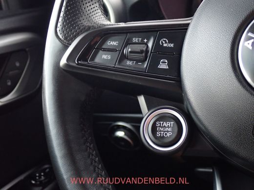 Alfa Romeo Tonale 1.5T Hybrid Sprint ADAP.CRUISE/SPORTLEER/CARPLAY/TREKHAAK ActivLease financial lease