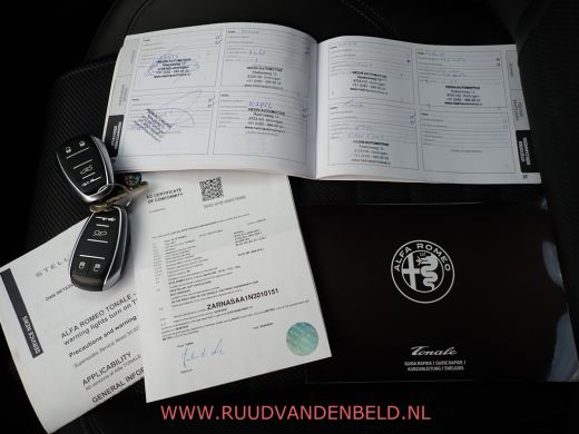 Alfa Romeo Tonale 1.5T Hybrid Sprint ADAP.CRUISE/SPORTLEER/CARPLAY/TREKHAAK ActivLease financial lease