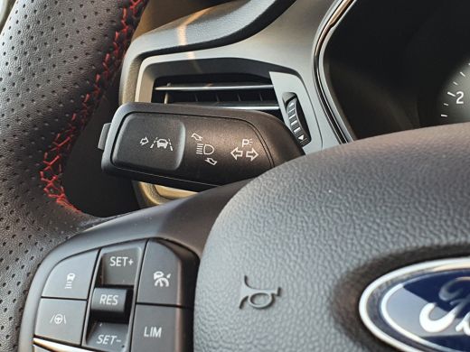 Ford Focus 1.0 EcoB 155PK Automaat Hybrid ST Line Panoramadak | Winterpack | Camera ActivLease financial lease