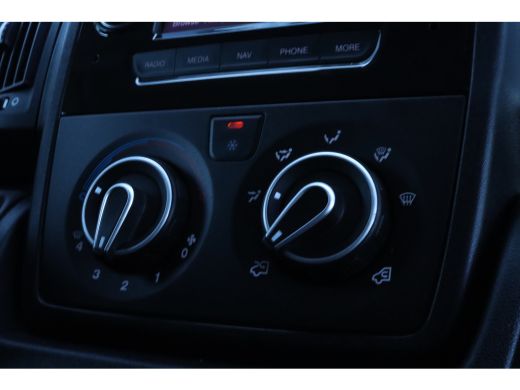 Peugeot Boxer 435 2.2 BlueHDi 165 L2H2 Zwaar Premium | Cruise Control | Trekhaak | Navi | Sidebars | Airco ActivLease financial lease
