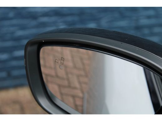Peugeot e-2008 EV GT 50 kWh | Navigatie | Camera | Panorama/schuifdak | Fase 3 | Stoelverwarming | BTW | All sea... ActivLease financial lease