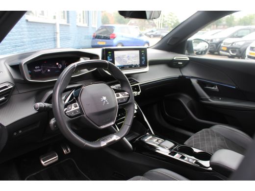 Peugeot e-2008 EV GT 50 kWh | Navigatie | Camera | Panorama/schuifdak | Fase 3 | Stoelverwarming | BTW | All sea... ActivLease financial lease
