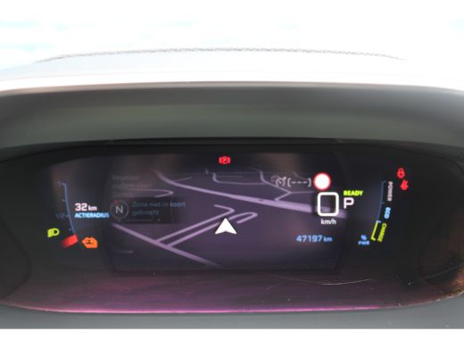 Peugeot e-2008 EV GT 50 kWh | Navigatie | Camera | Panorama/schuifdak | Fase 3 | Stoelverwarming | BTW | All sea... ActivLease financial lease