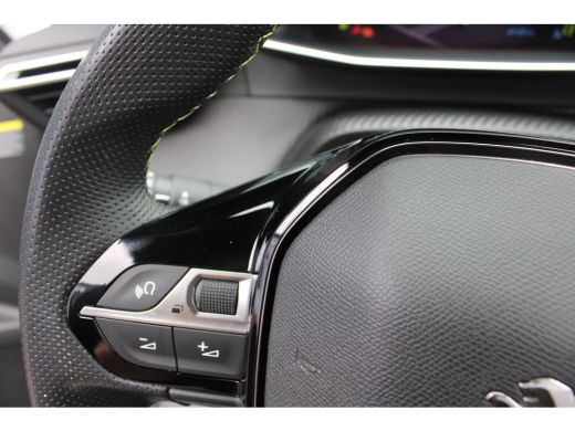 Peugeot e-2008 EV GT 50 kWh | Navigatie | Camera | Panorama/schuifdak | Fase 3 | Stoelverwarming | BTW | All sea... ActivLease financial lease