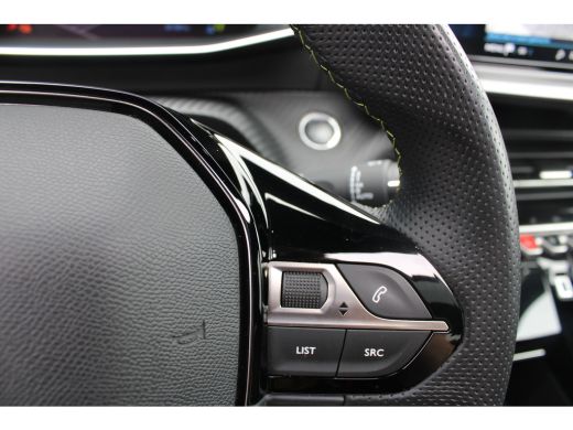 Peugeot e-2008 EV GT 50 kWh | Navigatie | Camera | Panorama/schuifdak | Fase 3 | Stoelverwarming | BTW | All sea... ActivLease financial lease