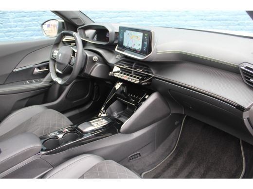 Peugeot e-2008 EV GT 50 kWh | Navigatie | Camera | Panorama/schuifdak | Fase 3 | Stoelverwarming | BTW | All sea... ActivLease financial lease