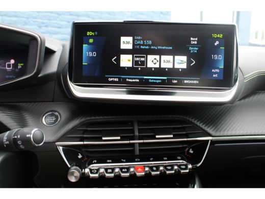 Peugeot e-2008 EV GT 50 kWh | Navigatie | Camera | Panorama/schuifdak | Fase 3 | Stoelverwarming | BTW | All sea... ActivLease financial lease