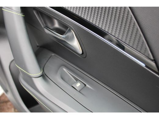 Peugeot e-2008 EV GT 50 kWh | Navigatie | Camera | Panorama/schuifdak | Fase 3 | Stoelverwarming | BTW | All sea... ActivLease financial lease