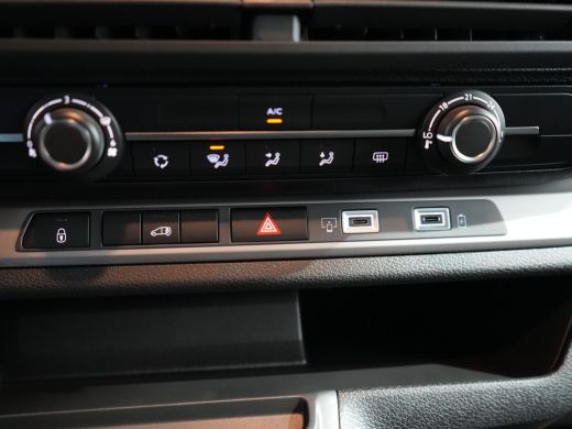 Peugeot e-Expert 75 kWh Standard Dubbele Schuifdeuren | Achterklep | Achterklep met ruit | Achterruitverwarming | ... ActivLease financial lease