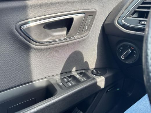 Seat Leon 1.4 EcoTSI FR Business Intense | 150Pk | Full LED | trekhaak | Clima | Navi | PDC | ActivLease financial lease