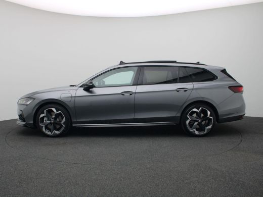 Skoda Superb Combi 1.5 TSI PHEV Sportline Business Pano-Schuifdak, Matrix LED-verlichting, Achteruitrijcamera,... ActivLease financial lease