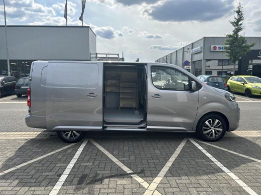 Toyota ProAce 2.0 D-4D L2 Professional Inclusief trekhaak en betimmering (zie foto's laadruimte) ActivLease financial lease