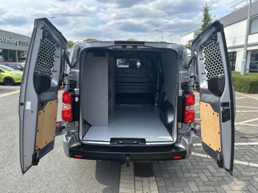 Toyota ProAce 2.0 D-4D L2 Professional Inclusief trekhaak en betimmering (zie foto's laadruimte) ActivLease financial lease