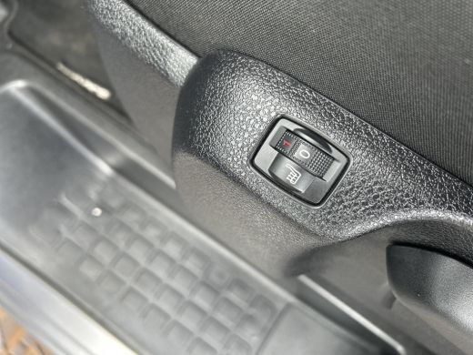 Toyota ProAce 2.0 D-4D L2 Professional Inclusief trekhaak en betimmering (zie foto's laadruimte) ActivLease financial lease
