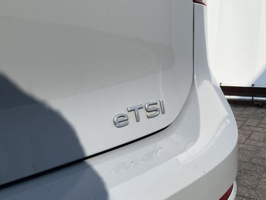 Volkswagen Golf 1.5 eTSI R-Line Business+ Automaat Sfeerverl Stoel/Stuurverw Adap.Cruise Uitstraling! ActivLease financial lease