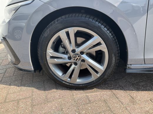 Volkswagen Golf 1.5 eTSI R-Line Business+ Automaat Sfeerverl Stoel/Stuurverw Adap.Cruise Uitstraling! ActivLease financial lease