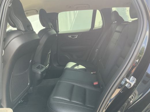 Volvo  V60 2.0 B3 Aut8 Business Pro Leer Trekhaak(1800) BLIS Stoel/Stuurverw. 1Eig Intellisafe ActivLease financial lease