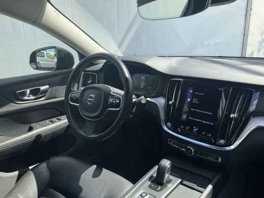 Volvo  V60 2.0 B3 Aut8 Business Pro Leer Trekhaak(1800) BLIS Stoel/Stuurverw. 1Eig Intellisafe ActivLease financial lease