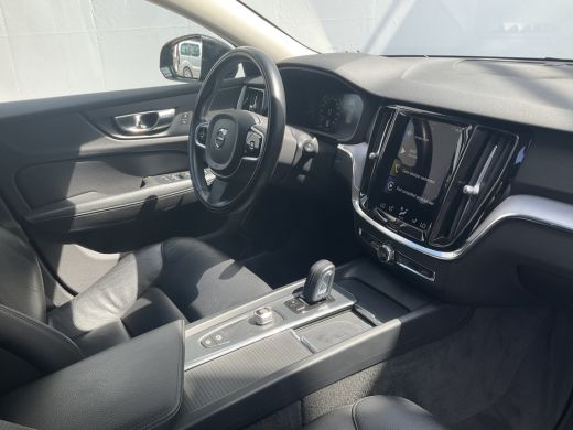 Volvo  V60 2.0 B3 Aut8 Business Pro Leer Trekhaak(1800) BLIS Stoel/Stuurverw. 1Eig Intellisafe ActivLease financial lease