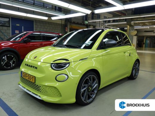 Abarth 500 Turismo 42 kWh Scorpion Design| 11 kW lader | Achterbank in delen neerklapbaar | Achteruitrijcamera Abarth 500 Turismo 42 kWh Scorpion Design| 11 kW lader | Achterbank in delen neerklapbaar | Achteruitrijcamera