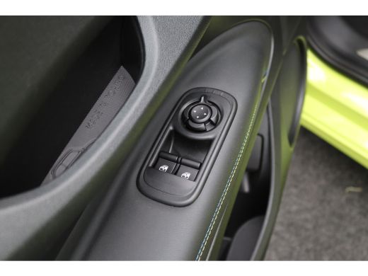 Abarth 500 Turismo 42 kWh Scorpion Design| 11 kW lader | Achterbank in delen neerklapbaar | Achteruitrijcamera ActivLease financial lease
