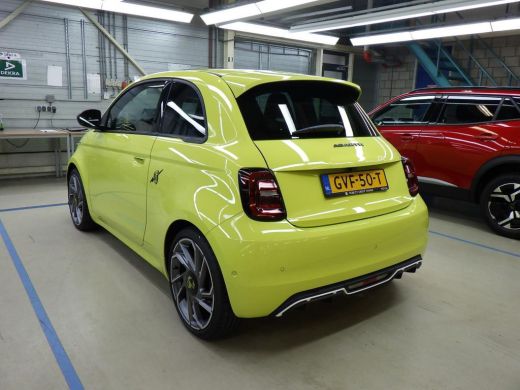 Abarth 500 Turismo 42 kWh Scorpion Design| 11 kW lader | Achterbank in delen neerklapbaar | Achteruitrijcamera ActivLease financial lease