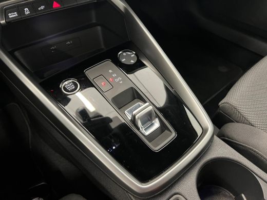 Audi A3 Sportback 40 TFSI e Business edition | Achterbank in delen neerklapbaar | Apple Carplay/Android A... ActivLease financial lease