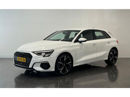 Audi A3 Sportback 40 TFSI e Business edition | Achterbank in delen neerklapbaar | Apple Carplay/Android A... ActivLease financial lease