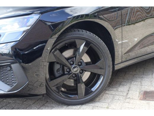 Audi A3 Sportback 40 TFSI e Edition PANO| StoelVW | Keyless | Camera ActivLease financial lease