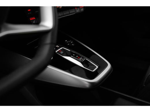 Audi Q4 e-tron Advanced edition | Achterklep, automatisch bedienbaar | Achteruitrijcamera | Adaptive cruise control ActivLease financial lease