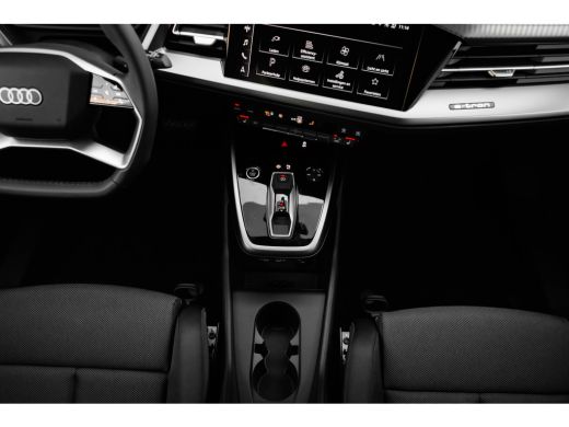 Audi Q4 e-tron Advanced edition | Achterklep, automatisch bedienbaar | Achteruitrijcamera | Adaptive cruise control ActivLease financial lease