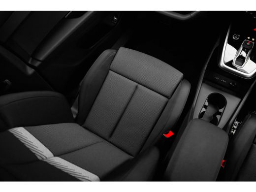 Audi Q4 e-tron Advanced edition | Achterklep, automatisch bedienbaar | Achteruitrijcamera | Adaptive cruise control ActivLease financial lease