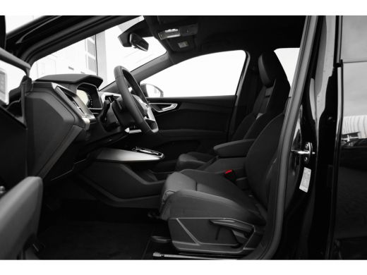 Audi Q4 e-tron Advanced edition | Achterklep, automatisch bedienbaar | Achteruitrijcamera | Adaptive cruise control ActivLease financial lease