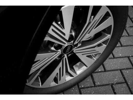 Audi Q4 e-tron Advanced edition | Achterklep, automatisch bedienbaar | Achteruitrijcamera | Adaptive cruise control ActivLease financial lease