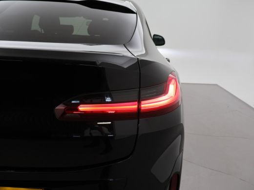 BMW X4 xDrive20i M-SPORT + PANORAMA | 20 INCH | LASER LED | BTW | ORIG. NL | 1e EIGENAAR ActivLease financial lease
