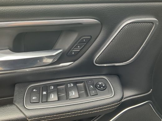 Dodge Ram 1500 1500 5.7 V8 4x4 Crew Cab Laramie Pano Trekhaak Leder Harman/Kardon Limited Night-Package! ActivLease financial lease