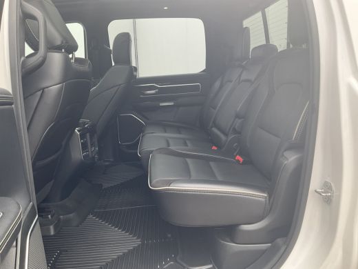 Dodge Ram 1500 1500 5.7 V8 4x4 Crew Cab Laramie Pano Trekhaak Leder Harman/Kardon Limited Night-Package! ActivLease financial lease