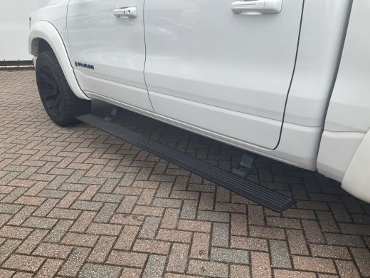 Dodge Ram 1500 1500 5.7 V8 4x4 Crew Cab Laramie Pano Trekhaak Leder Harman/Kardon Limited Night-Package! ActivLease financial lease