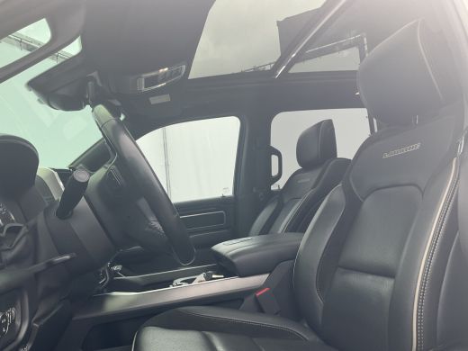 Dodge Ram 1500 1500 5.7 V8 4x4 Crew Cab Laramie Pano Trekhaak Leder Harman/Kardon Limited Night-Package! ActivLease financial lease