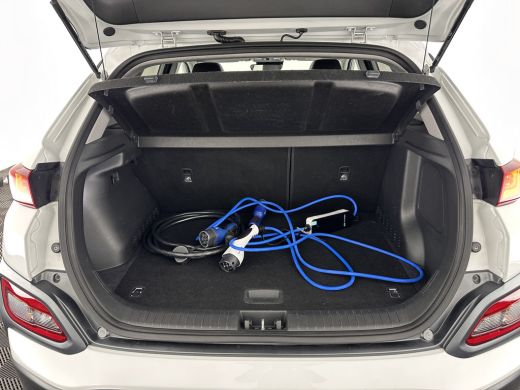 Hyundai Kona EV Premium 64 kWh (INCL-BTW) *PANO | FULL-LEATHER | KRELL-AUDIO | HEAD-UP | FULL-LED | NAVI-FULLM... ActivLease financial lease