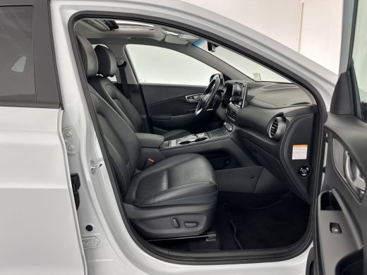 Hyundai Kona EV Premium 64 kWh (INCL-BTW) *PANO | FULL-LEATHER | KRELL-AUDIO | HEAD-UP | FULL-LED | NAVI-FULLM... ActivLease financial lease