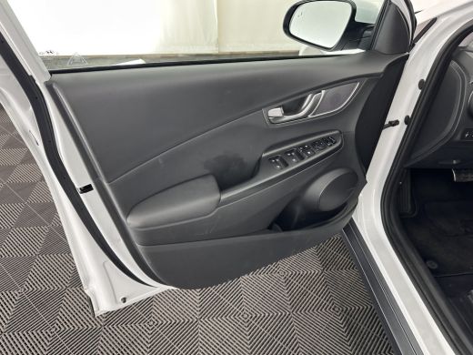 Hyundai Kona EV Premium 64 kWh (INCL-BTW) *PANO | FULL-LEATHER | KRELL-AUDIO | HEAD-UP | FULL-LED | NAVI-FULLM... ActivLease financial lease