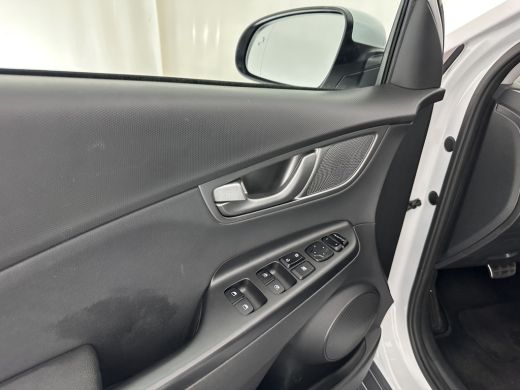 Hyundai Kona EV Premium 64 kWh (INCL-BTW) *PANO | FULL-LEATHER | KRELL-AUDIO | HEAD-UP | FULL-LED | NAVI-FULLM... ActivLease financial lease