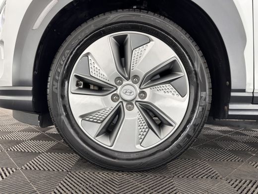 Hyundai Kona EV Premium 64 kWh (INCL-BTW) *PANO | FULL-LEATHER | KRELL-AUDIO | HEAD-UP | FULL-LED | NAVI-FULLM... ActivLease financial lease