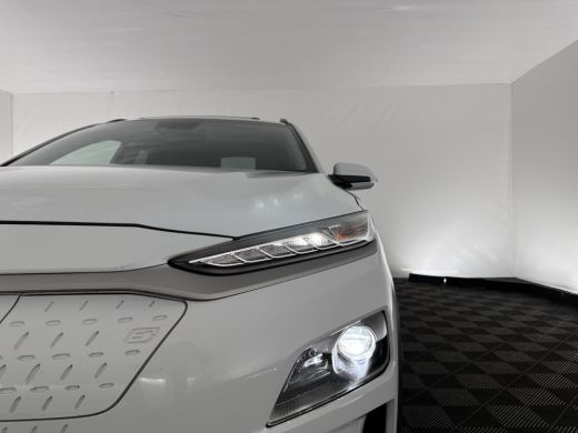 Hyundai Kona EV Premium 64 kWh (INCL-BTW) *PANO | FULL-LEATHER | KRELL-AUDIO | HEAD-UP | FULL-LED | NAVI-FULLM... ActivLease financial lease