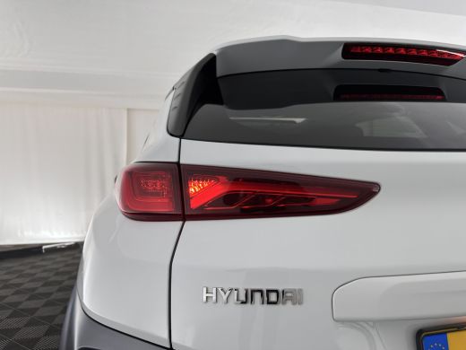 Hyundai Kona EV Premium 64 kWh (INCL-BTW) *PANO | FULL-LEATHER | KRELL-AUDIO | HEAD-UP | FULL-LED | NAVI-FULLM... ActivLease financial lease